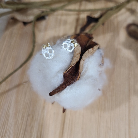 💀💀NEW💀💀CUTE!! Skeleton head with Gold Bow in 925 Sterling Silver - Picture 13 of 16